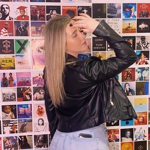 Meet your Posher, Olivia